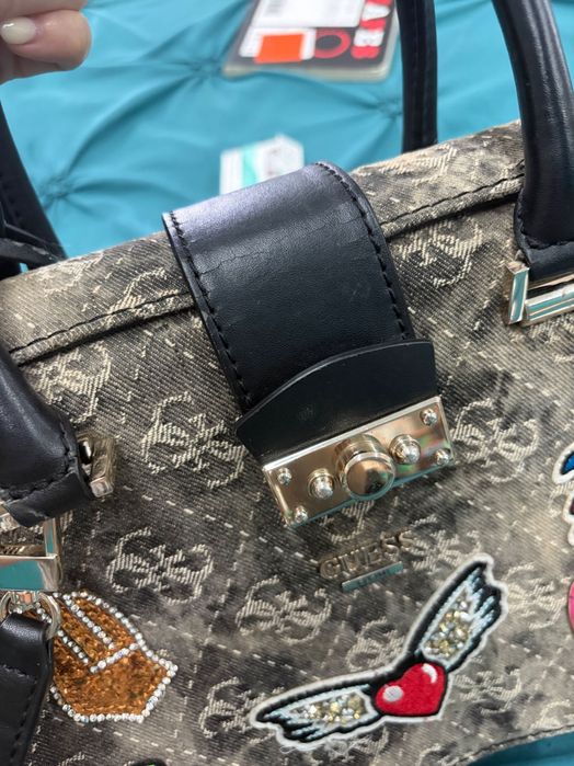Дамска чанта Guess