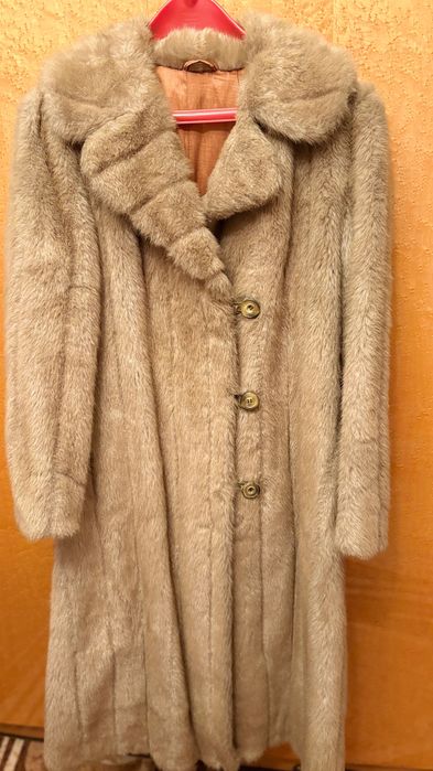 Продавам кожено палто