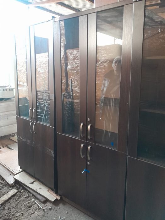 Распродажа офисной мебели шкафы, столы, стулья, Тумбы,кресла и много в