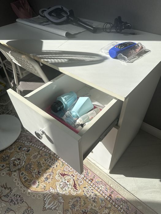 Маникюрный стол, стуля