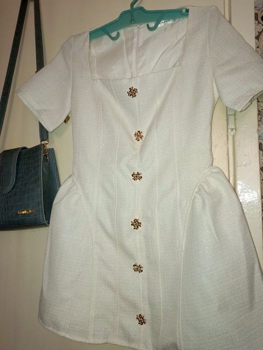 Продаю платье новое