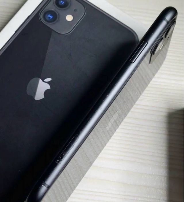 Продам айфон 11