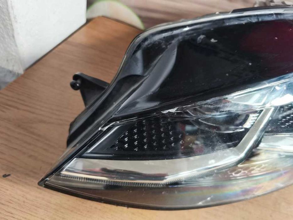 Far stanga golf 7 full led cod 5g1941035 cu mic defect pe plexid