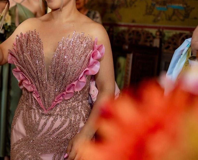 Rochița deosebită de nașa