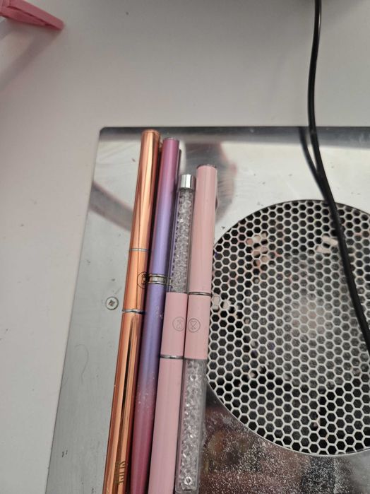 Бюро за маникюр и цялостно обурудване