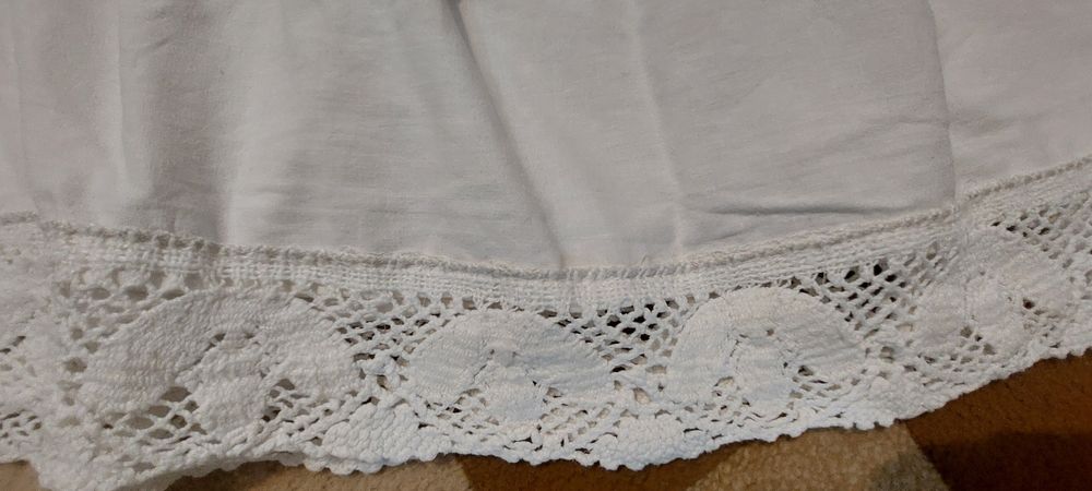 Poale costum popular