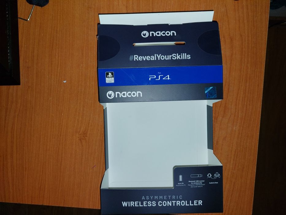 Vând controller/manetă NOUĂ de consolă PS4 Nacon