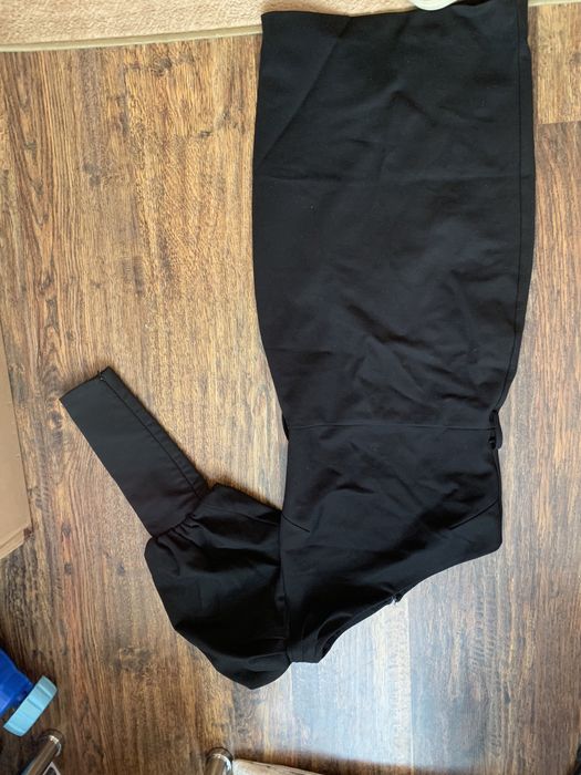 Rochie de ocazie pe un umar foarte frumoasa pe corp marimea S