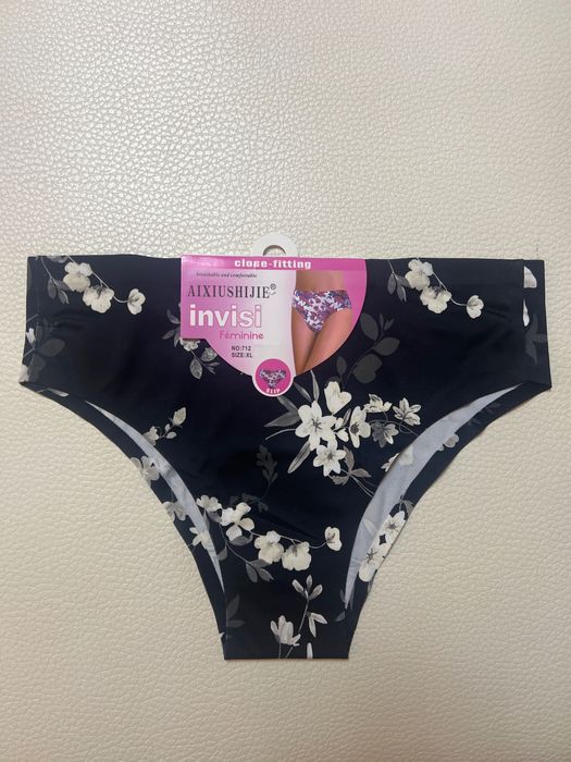 Бикини с флорални мотиви