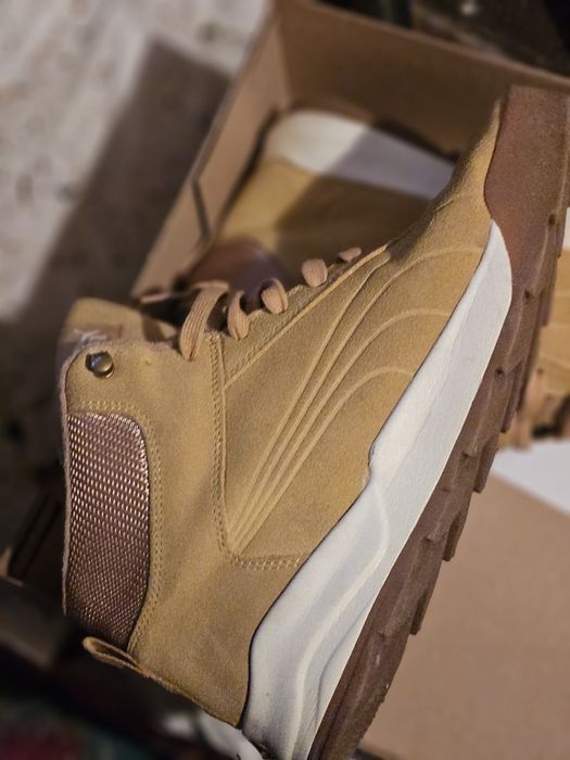 Лот от маратонки маркови