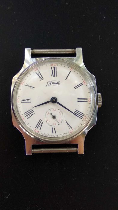 Часы механические разные.