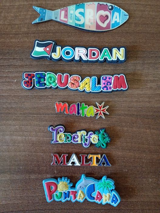 Vând 45 magneți frigider