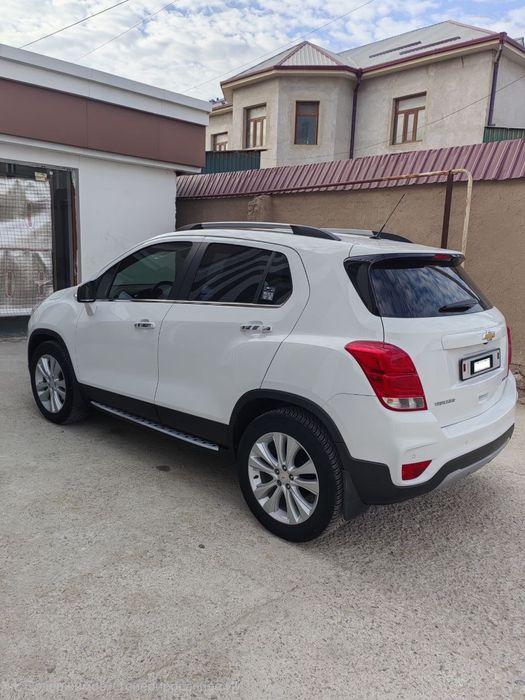 Трекер сатылады. 2020 жыл. Ак цвет. Жургени 87 000. Пропан