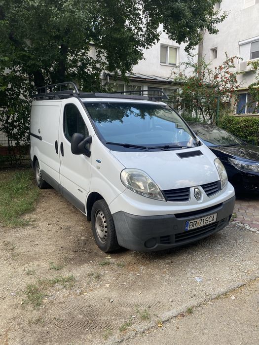 Vand renault trafic 2010  desmembrez