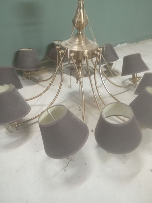 Продам люстры б/уно в хорошем состоянии не большой торг район юго