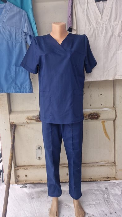 Продаю униформы. Для техничек, кух. рабочих, и медиков.