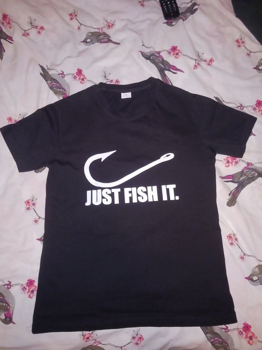 Tricou pescari "Just fish it" (stil Nike), nou