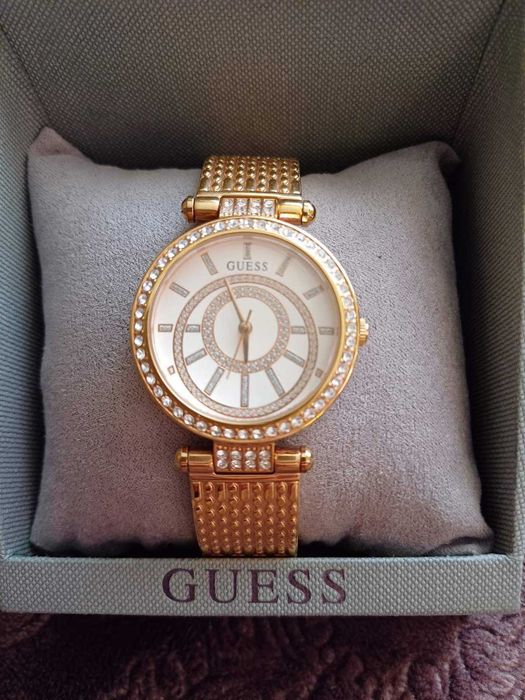 GUESS Дамски часовник - ОТЛИЧНО състояние
