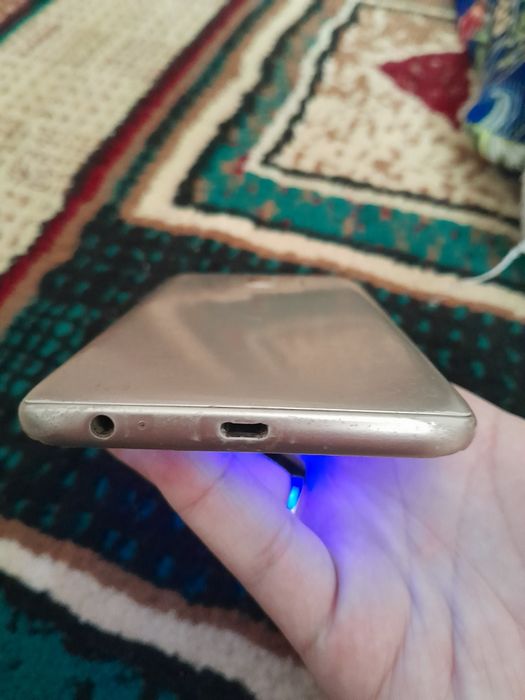 Samsung galaxy  j4 core xotira 16