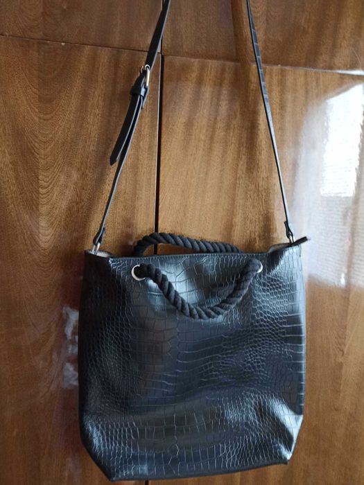 Дамска чанта.Голям размер ,черна