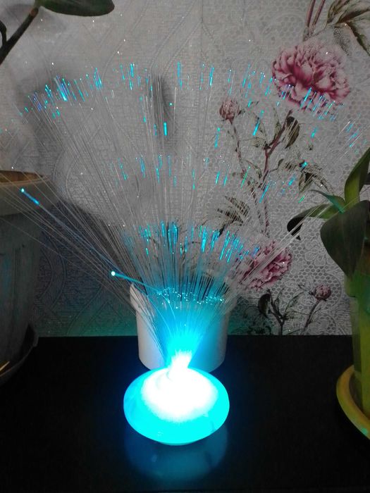 Продам разноцветный ночник.