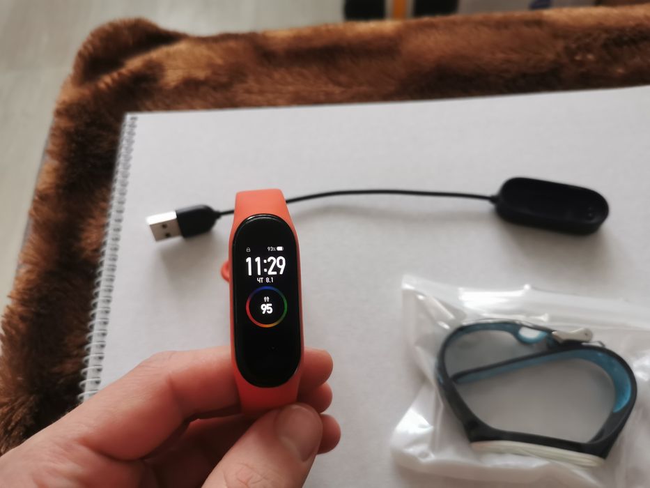 Продам Xiaomi mi band 4