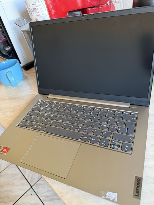 Vand laptop Lenovo Thinkbook 14 G4 defect