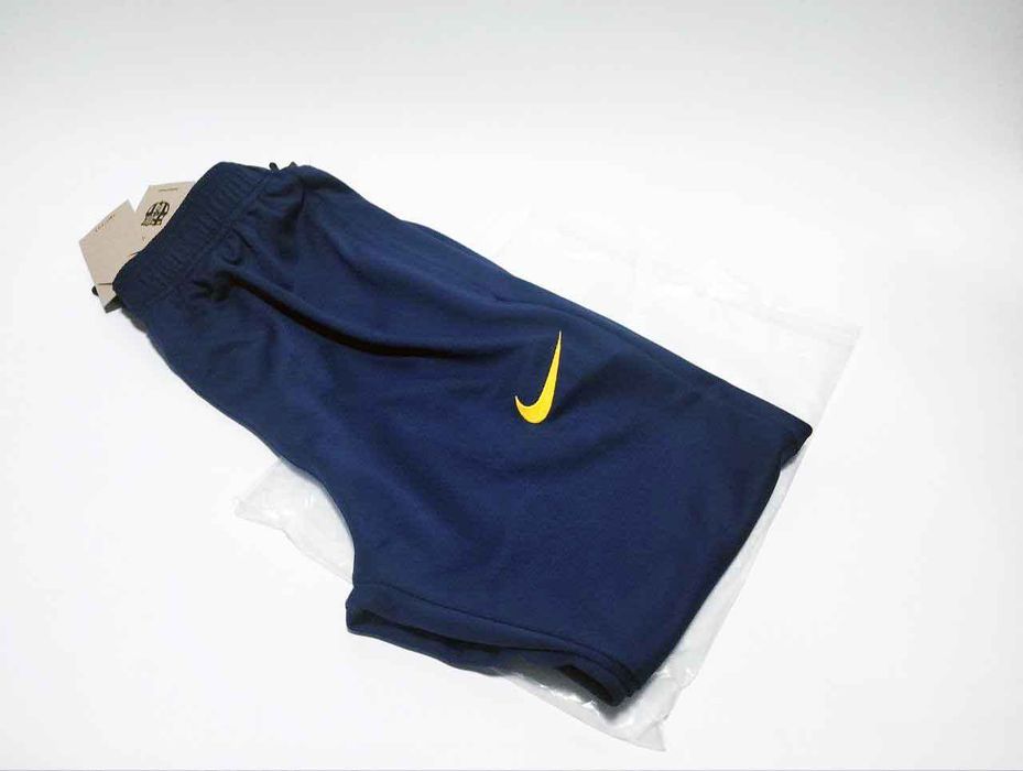 Спортивное трико FC Barcelona. Размер М. Новое