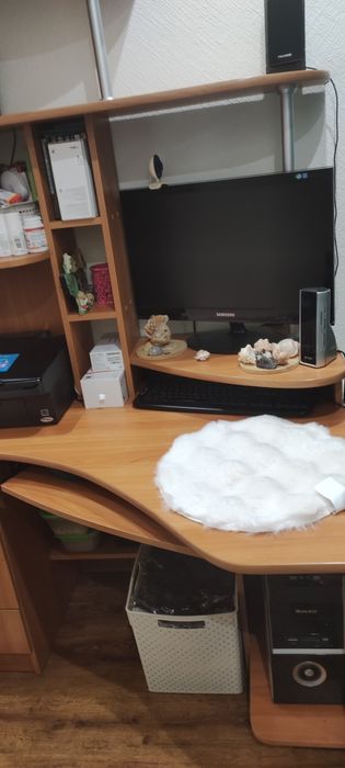 Компьютерный стол.