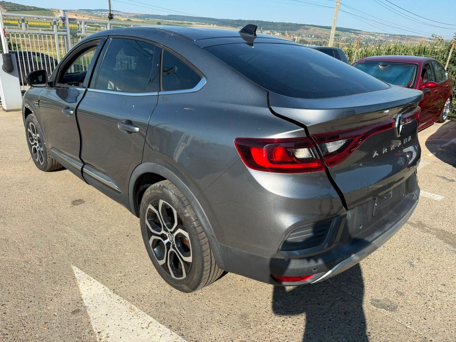 Dezmembrez Renault Arkana 2021 gri tekad 1.6 E-Tech Hybrid H4MC632 volan stanga