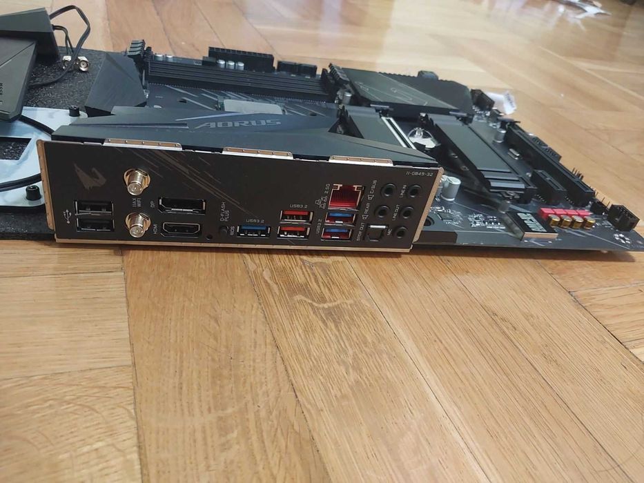 AMD Ryzen 5 5600X + Gigabyte B550 Aorus Elite AX V.2 Rev.1.5 Wi-Fi