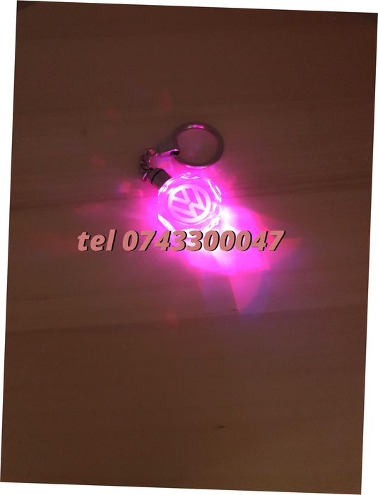 Oferta Breloc Cristal Cu Led 6 Culori Volkswagen Sau Alte Auto