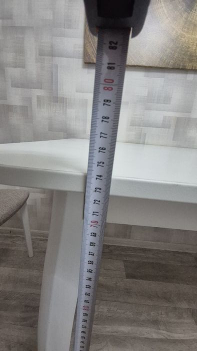 Стол и 2 стула .