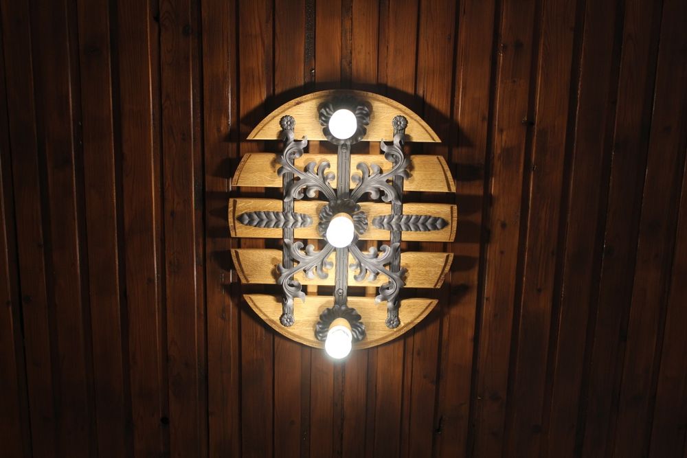 Абажур от дъно на дъбово буре.