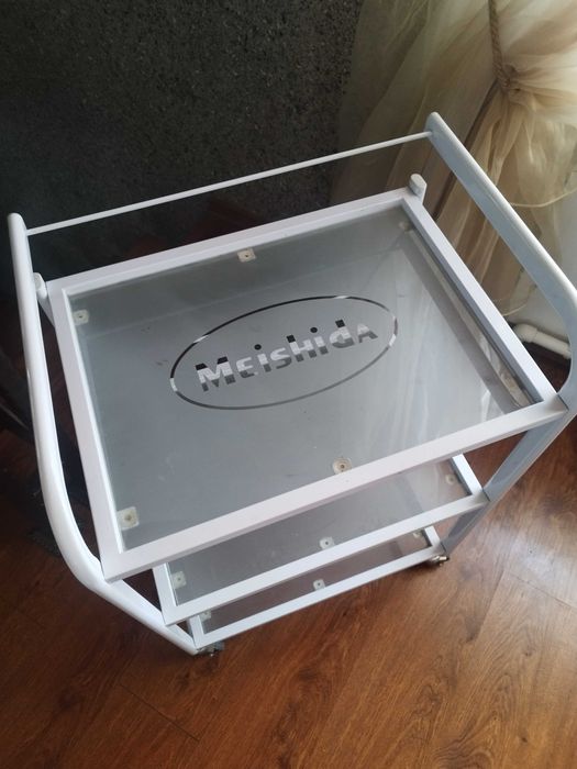 Столик помощник для косметолога