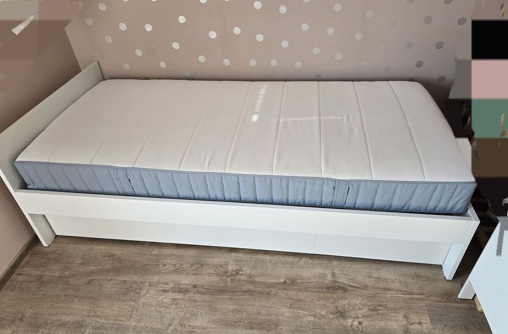 Pat de o persoana Ikea Vihals cu saltea 90x200