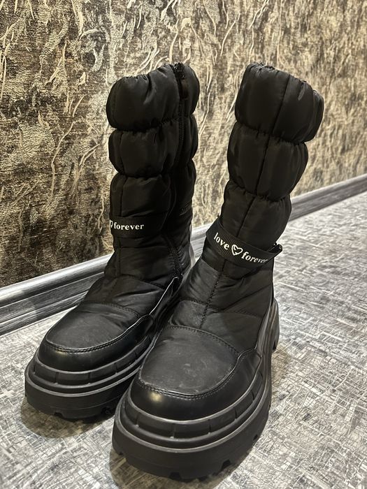 Продаю зимние болоневые сапоги