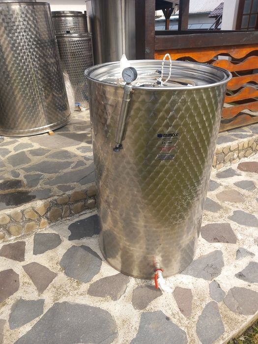 Butoaie inox pentru vin