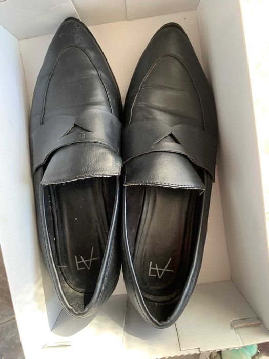 Продавам обувки № 38 .