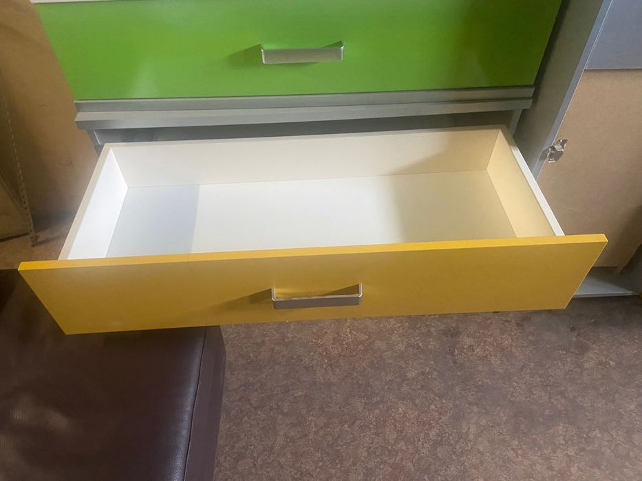 Детски гардероб и скрин