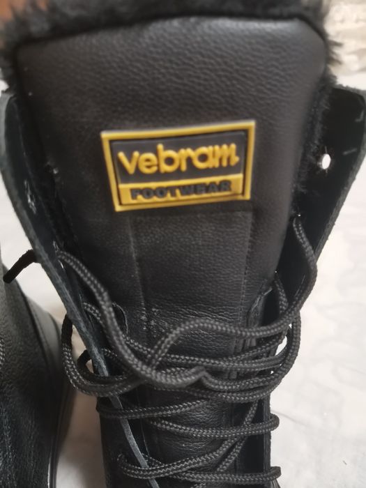 Янги этик 44 размер сотилади.