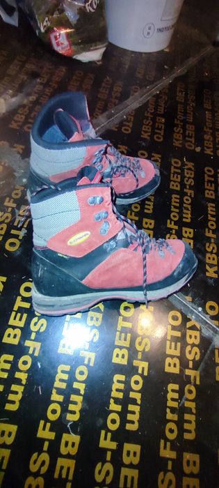 Туристически обувки Lowa 42