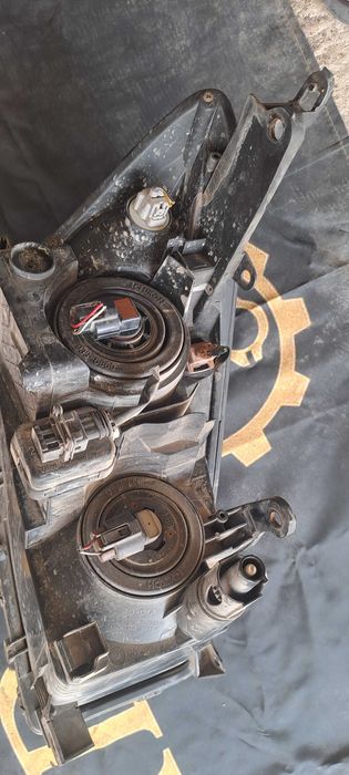 Фар / фарове от Тойота рав 4 / Toyota RAV 4 2.2 D-CAT 177 К. С!!