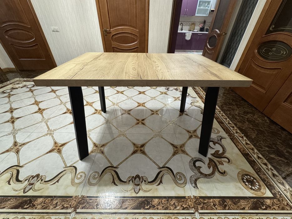 Стол кухонный из дерева