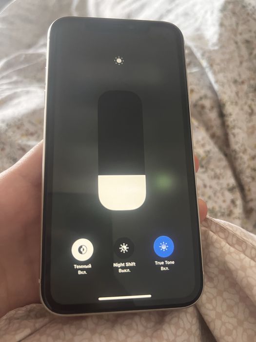 Айфон 11 белый..