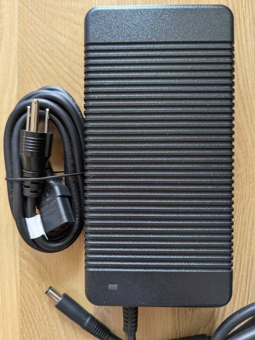 Dell 330W Зарядно DA330PM190 GT1CX 5X3NX Y90RR 5X3NX F0K0N XM3C3 Alienware Precision Power Charger