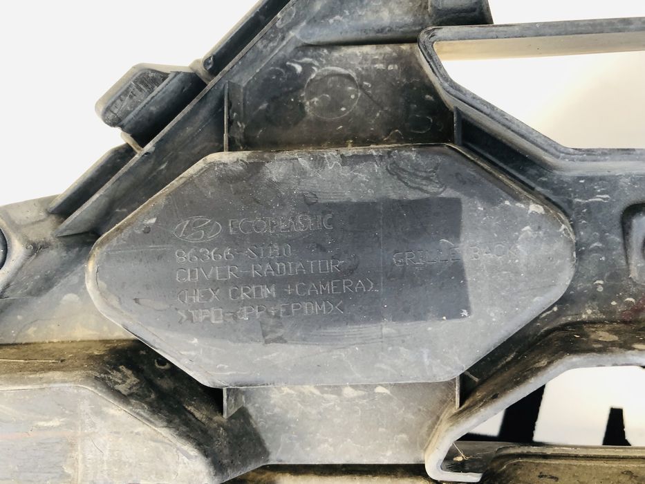 Grila radiator Hyundai Santa Fe după 2019 cod 86366-S1110