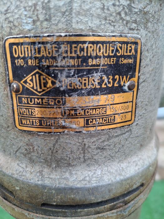 Настолна бормашина монофазна