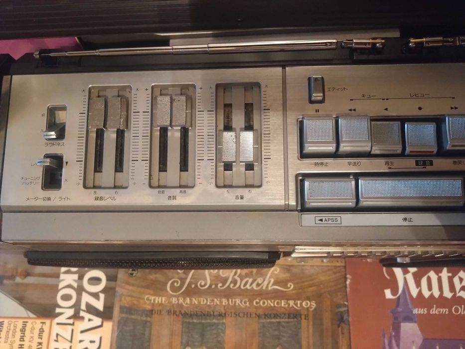 SHARP Gf 508SB la 230V AM/FM radio tape recorder
