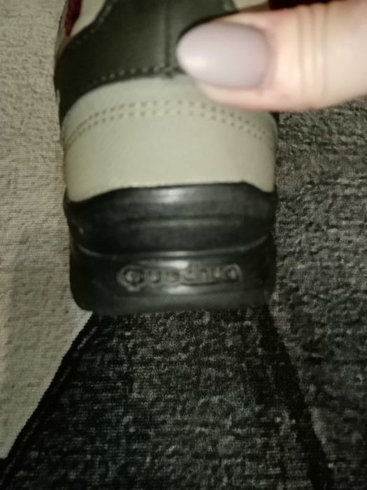 Кроссовки фирмы Quechua